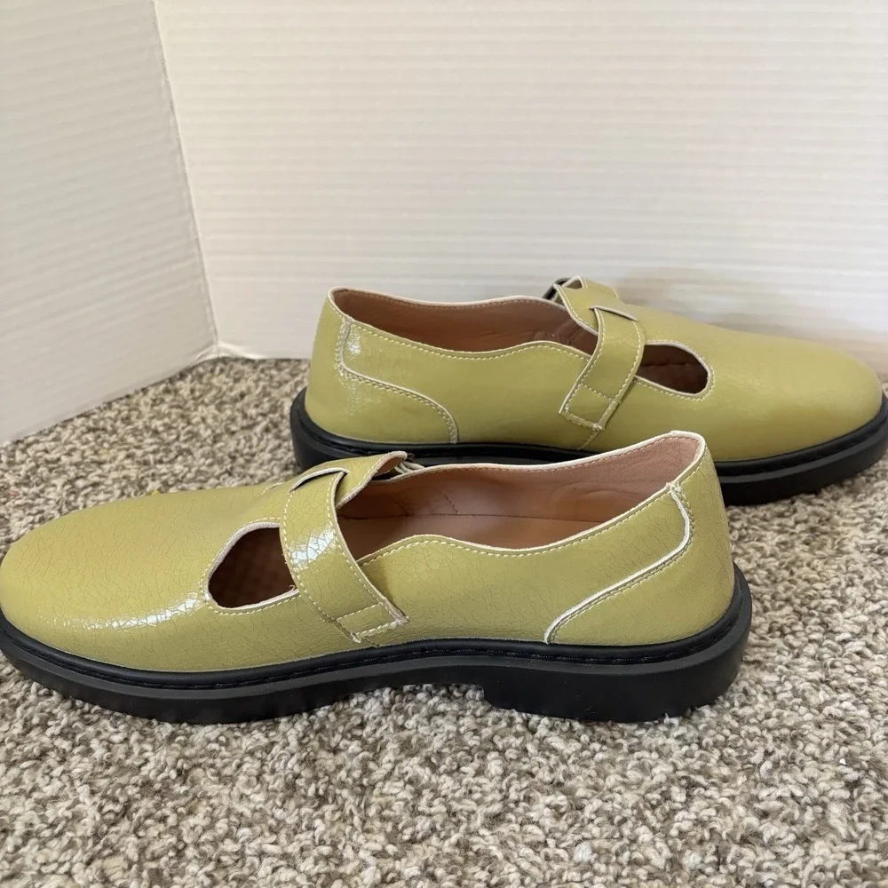 Women's Green buckle Mary Jane shoes New womens Size 11